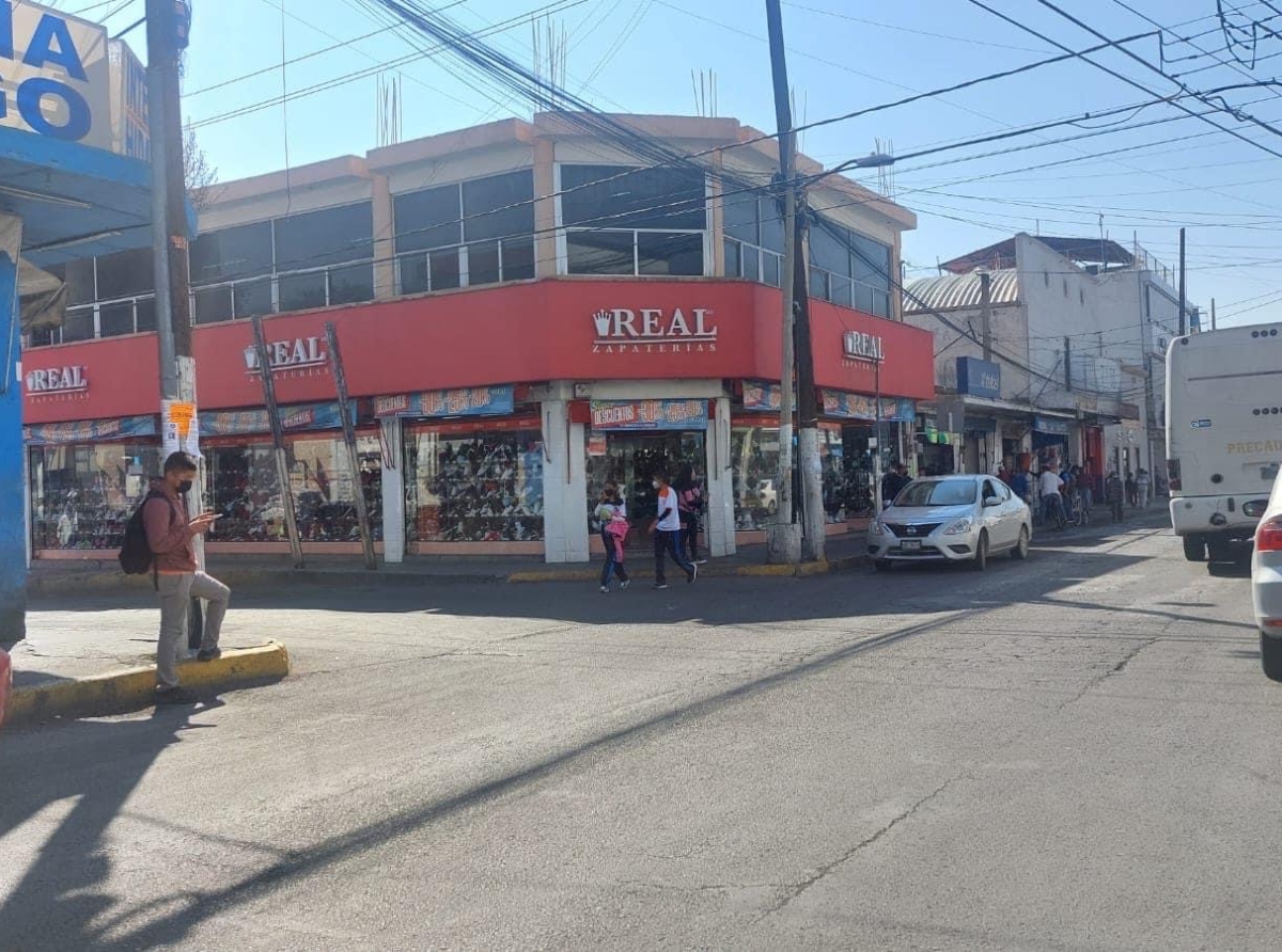 Medidas preventivas en el tianguis de Atlixco ante contingencia de caída de ceniza 