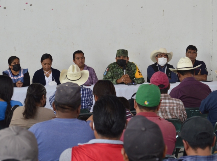 Realizan trabajos informativos en las comunidades cercanas al volcán 