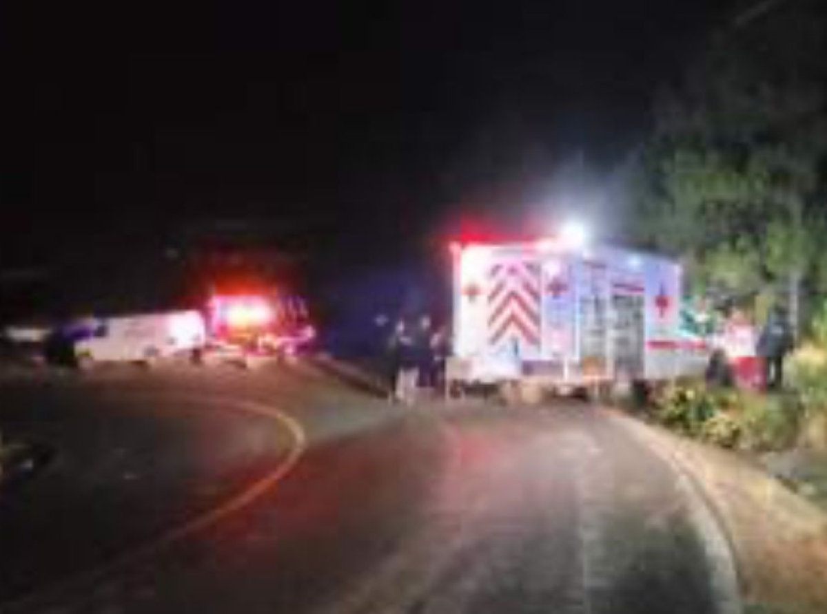 Cae vehículo a una barranca en Coxcatlán y mueren tres hombres