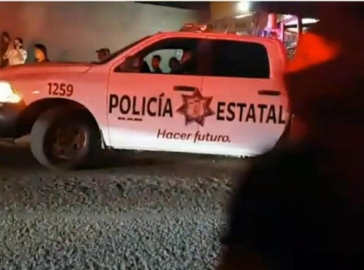 En San Pablo Tepetzingo, pobladores casi linchan a un policía municipal lo acusaron de robo