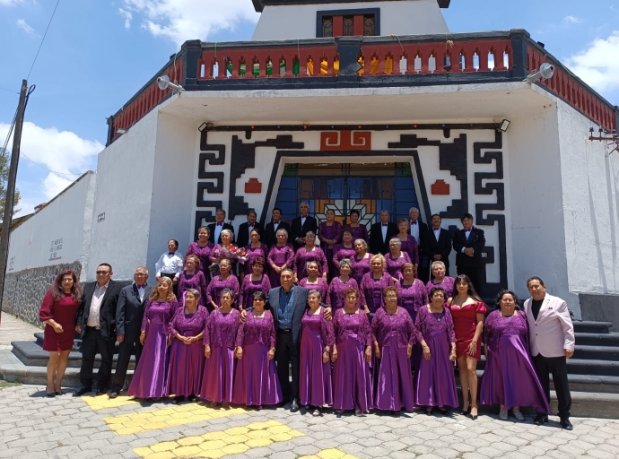 Realizan sus XV años abuelitas de Metepec 