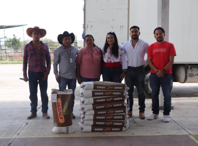 Más de 80 productores rurales en Izúcar reciben semilla de sorgo como parte de los apoyos estatales