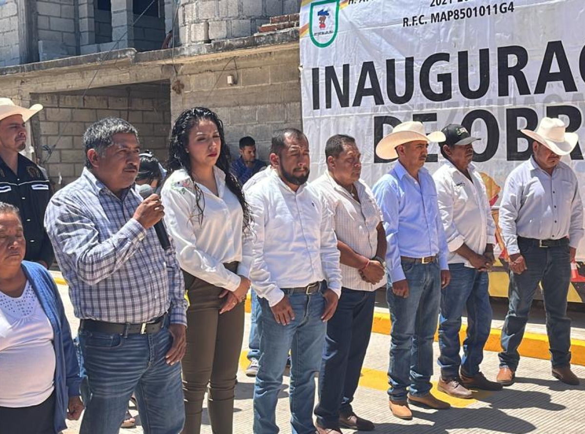 Con la pavimentación de la calle Miguel Hidalgo en San Juan Amecac se benefician más de 30 familias 