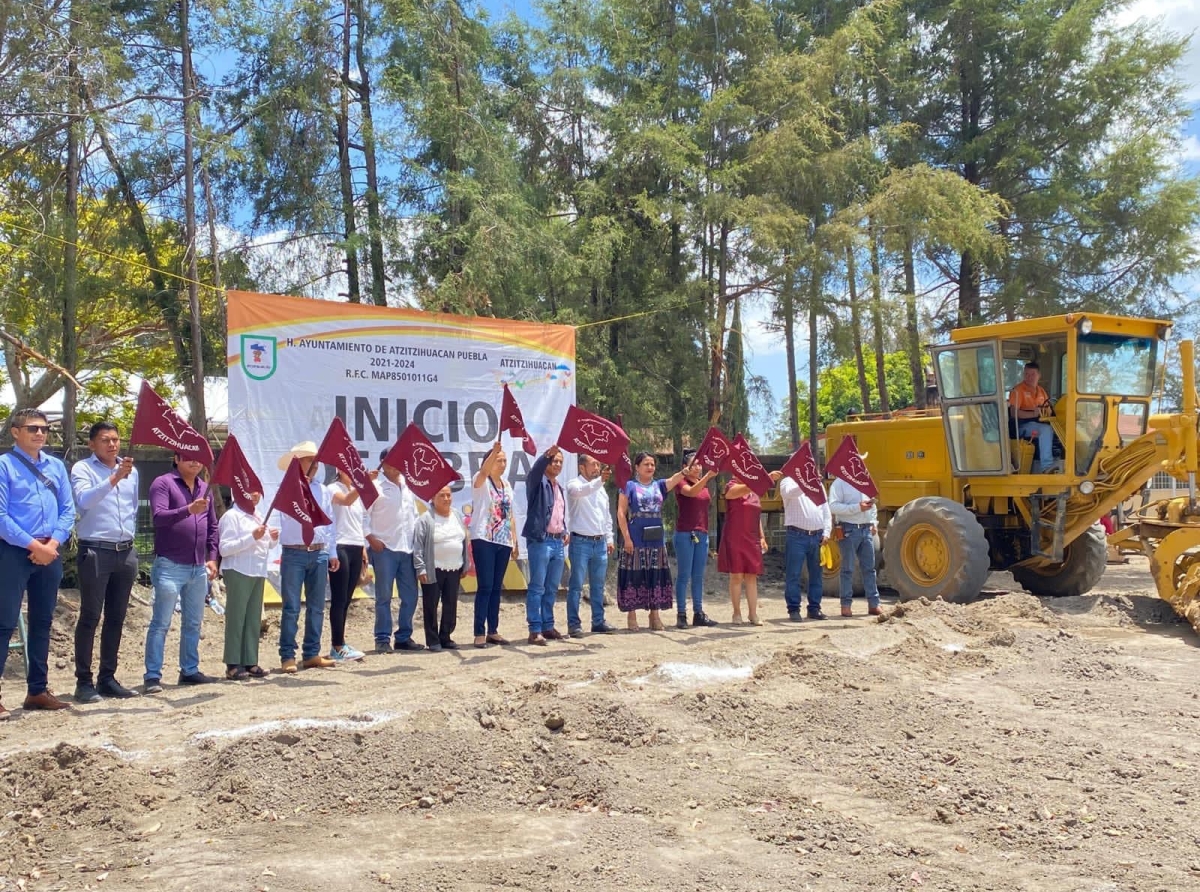 Reyes Domínguez refrenda su compromiso con la educación en Atzitzihuacán y hace entrega de importantes obras