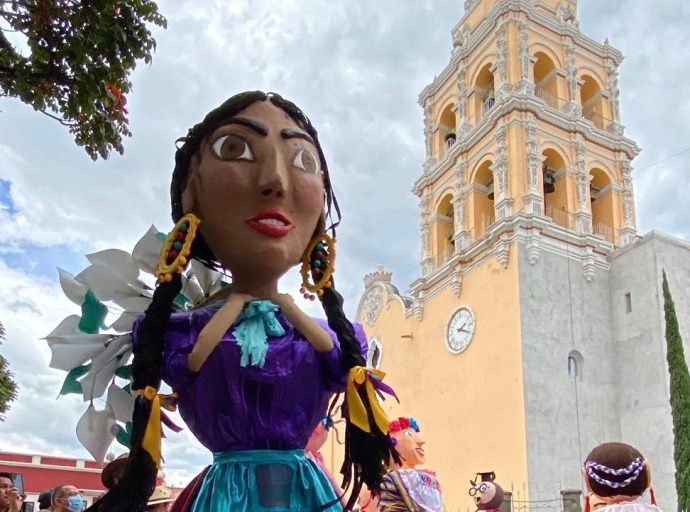 Con más de 30 mojigangas se realizará gran desfile en Atlixco