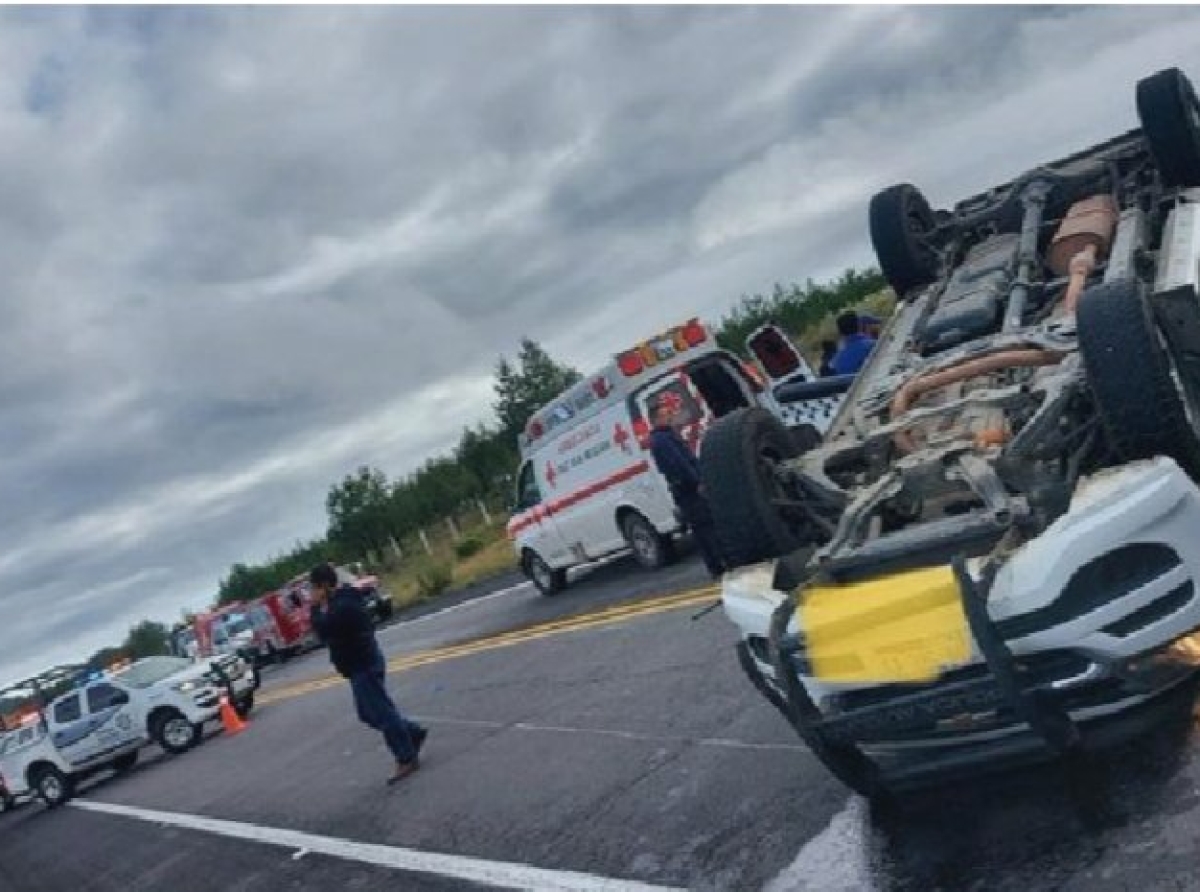 13 policías resultan lesionados tras sufrir una volcadura en carretera a Zacatlán