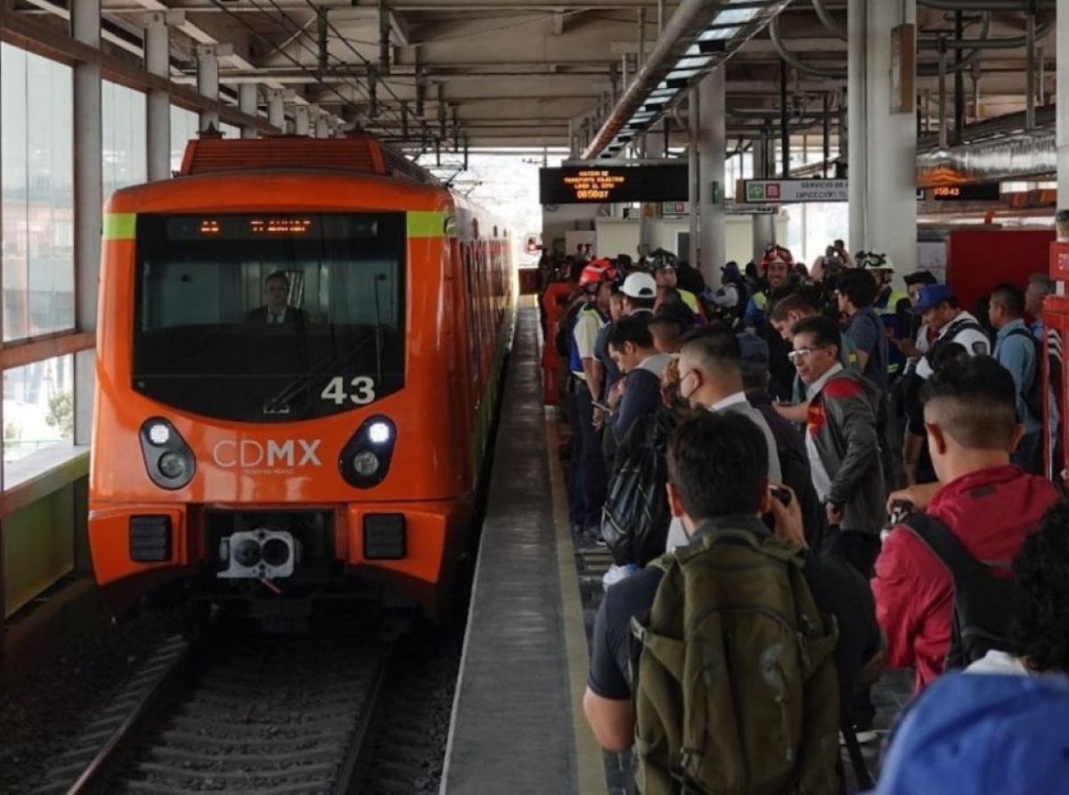 En CDMX,  hombre empujó a una mujer a las vías y luego se lanzó a las vías del metro