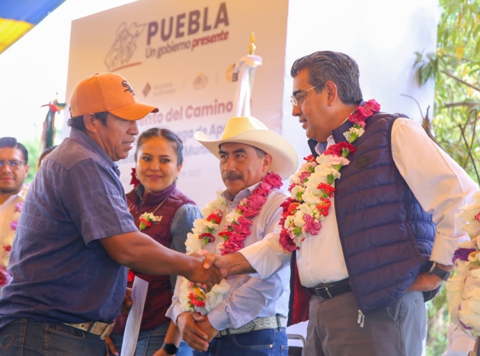 En Tochimilco, se inauguró el adoquinamiento de calles en San Lucas Tulcingo