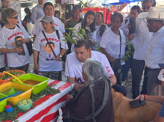 En Atlixco, caminando Armenta contactó a más de 5 mil poblanas y poblanos.