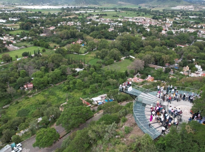 Mirador de cristal en Atlixco, propuesta cumplida de Ariadna Ayala