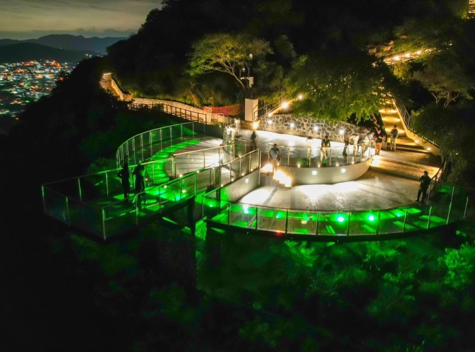 Todo un éxito el primer fin de semana del Mirador de Cristal 