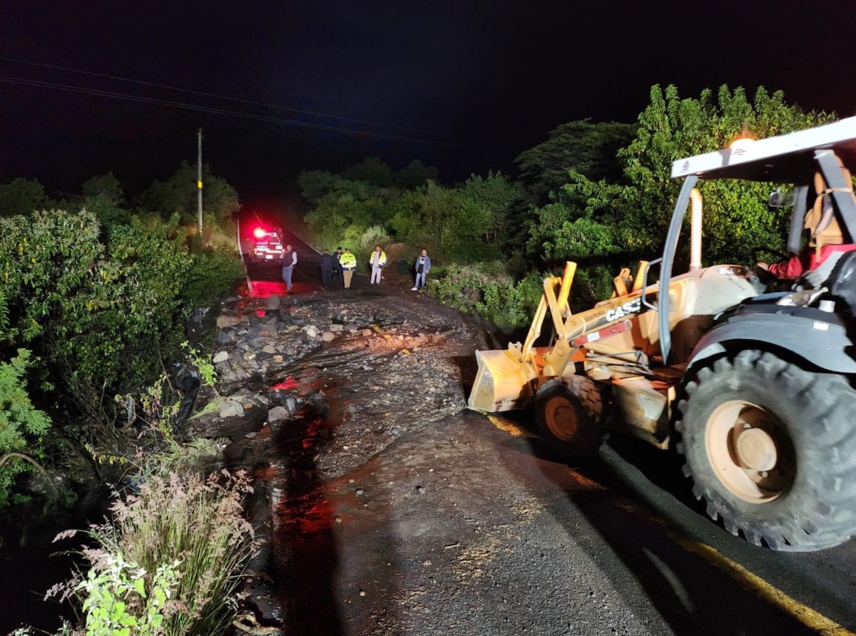 Intensas lluvias bloquean caminos en juntas auxiliares de Atlixco