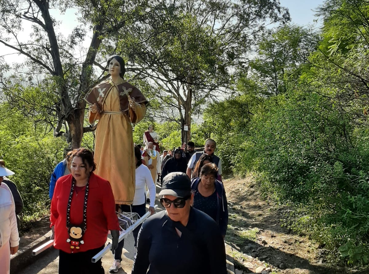 En Atlixco festejan a San Miguel Arcángel en la ermita del cerro