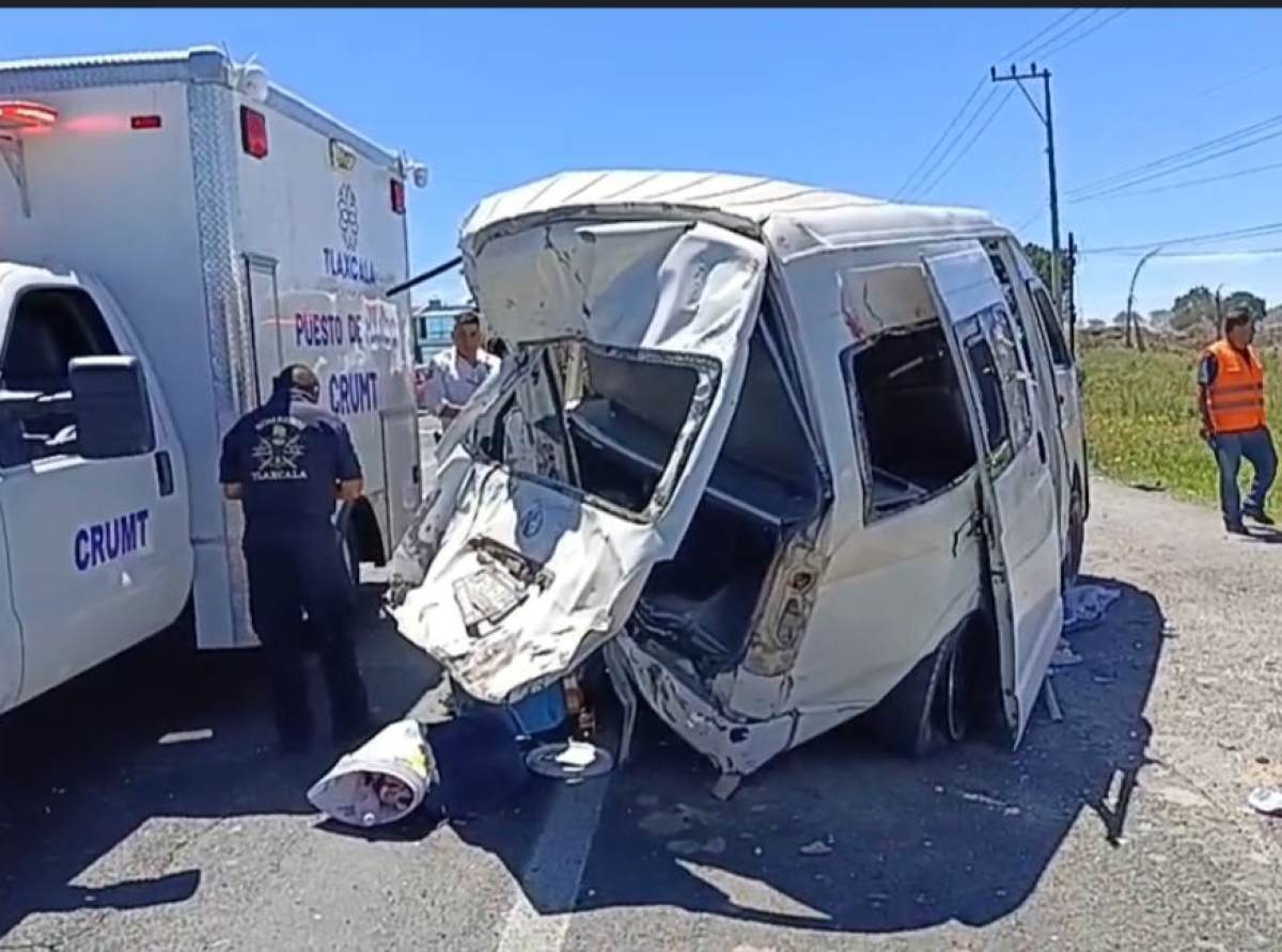 Tráiler embiste combi que trasladaba peregrinos de Chiconcuautla, Puebla