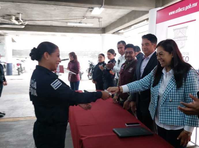 Ariadna Ayala entregó estímulos económicos a elementos de Seguridad Pública de Atlixco