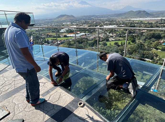 Se rompe un vidrio del mirador de Cristal de Atlixco 