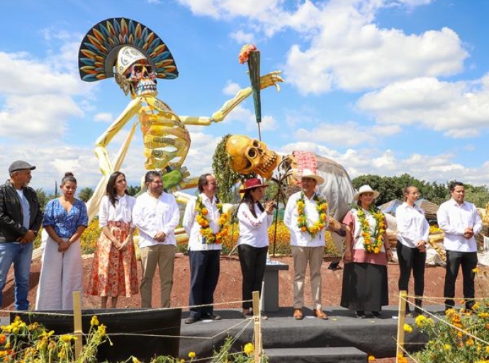 Con recorrido en el “Valle de Catrinas”, Sergio Salomón mantiene costumbres y tradiciones de Puebla