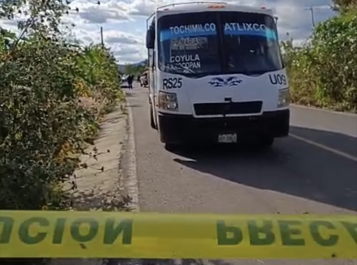 Adolescente pierde la vida al caer del camión sobre la carretera Coyula-Tochimilco