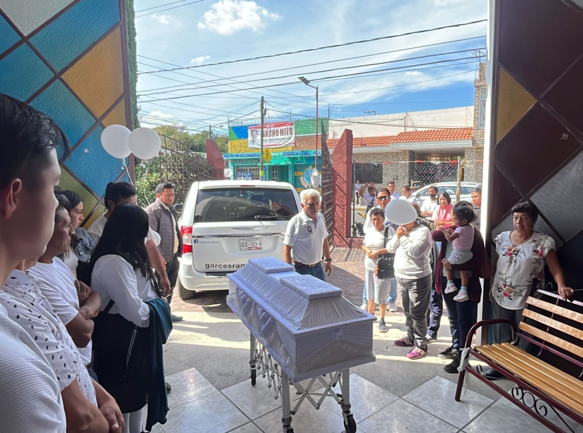 Entre globos blancos y alabanzas despiden al pequeño Héctor Antonio, menor que murió arrollado en Atlixco 