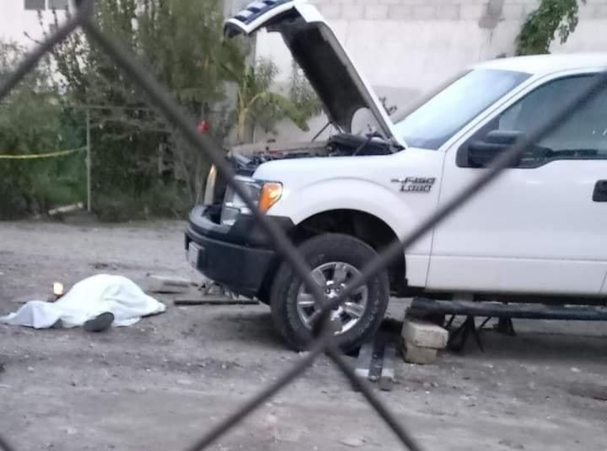 En Cholula, mecánico muere aplastado por una camioneta que reparaba