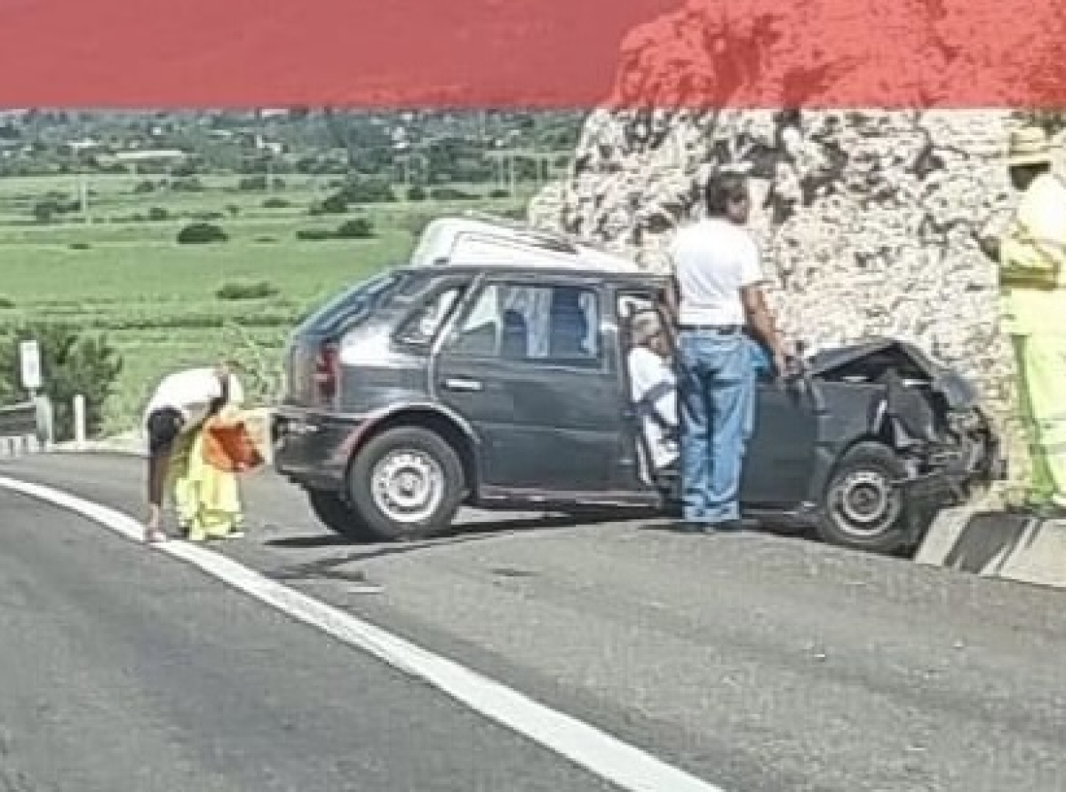 Accidente en libramiento Izúcar-Atlixco deja dos personas lesionadas