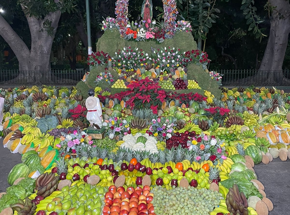 Altar monumental de fruta en honor a la virgen en Atlixco cumple 22 años de realizarse 
