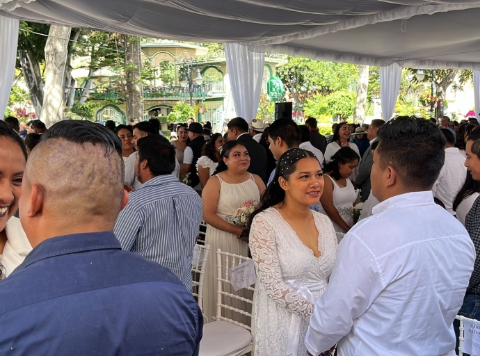 A través de matrimonios colectivos, 50 parejas contrajeron matrimonio en Atlixco