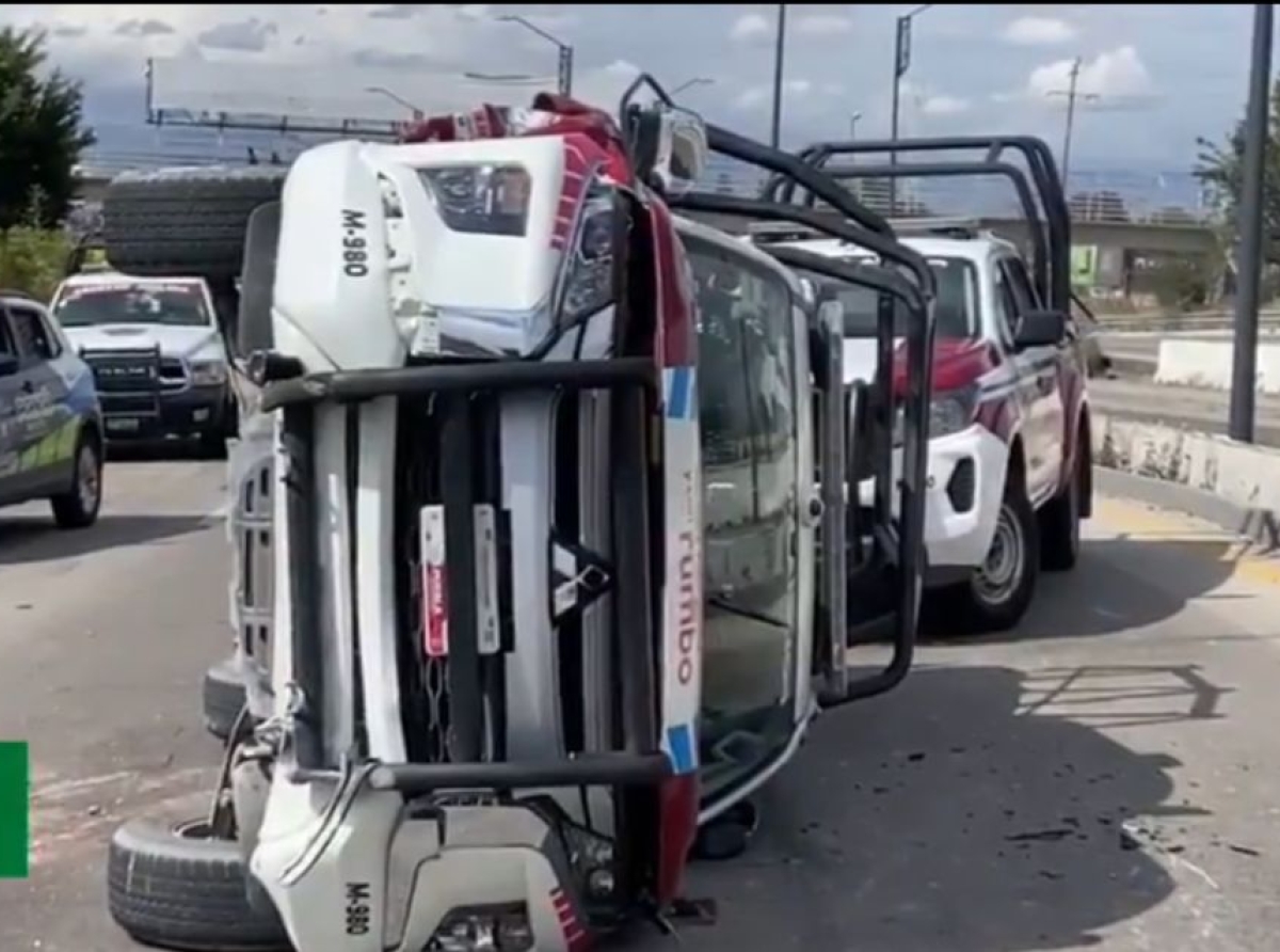 Persecución y balacera por tráiler robado genera caos vial en Periférico Ecológico