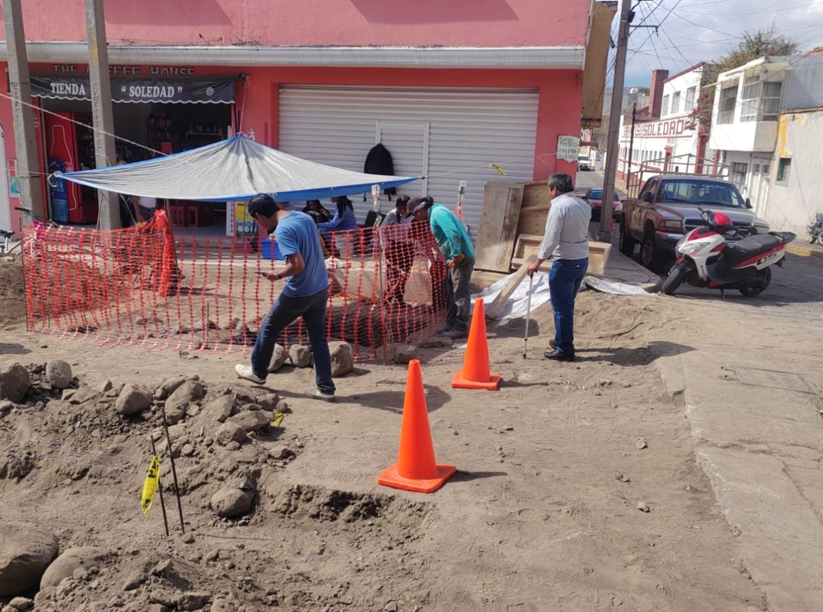 INAH y Ayuntamiento de Atlixco encuentran osamentas posiblemente prehispánicas