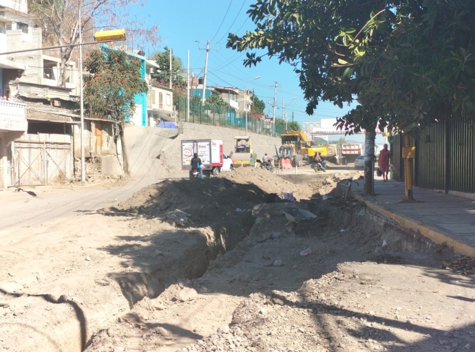 Descubrimiento arqueológico detiene temporalmente obras de rehabilitación en el Eje Poniente de Izúcar de Matamoros