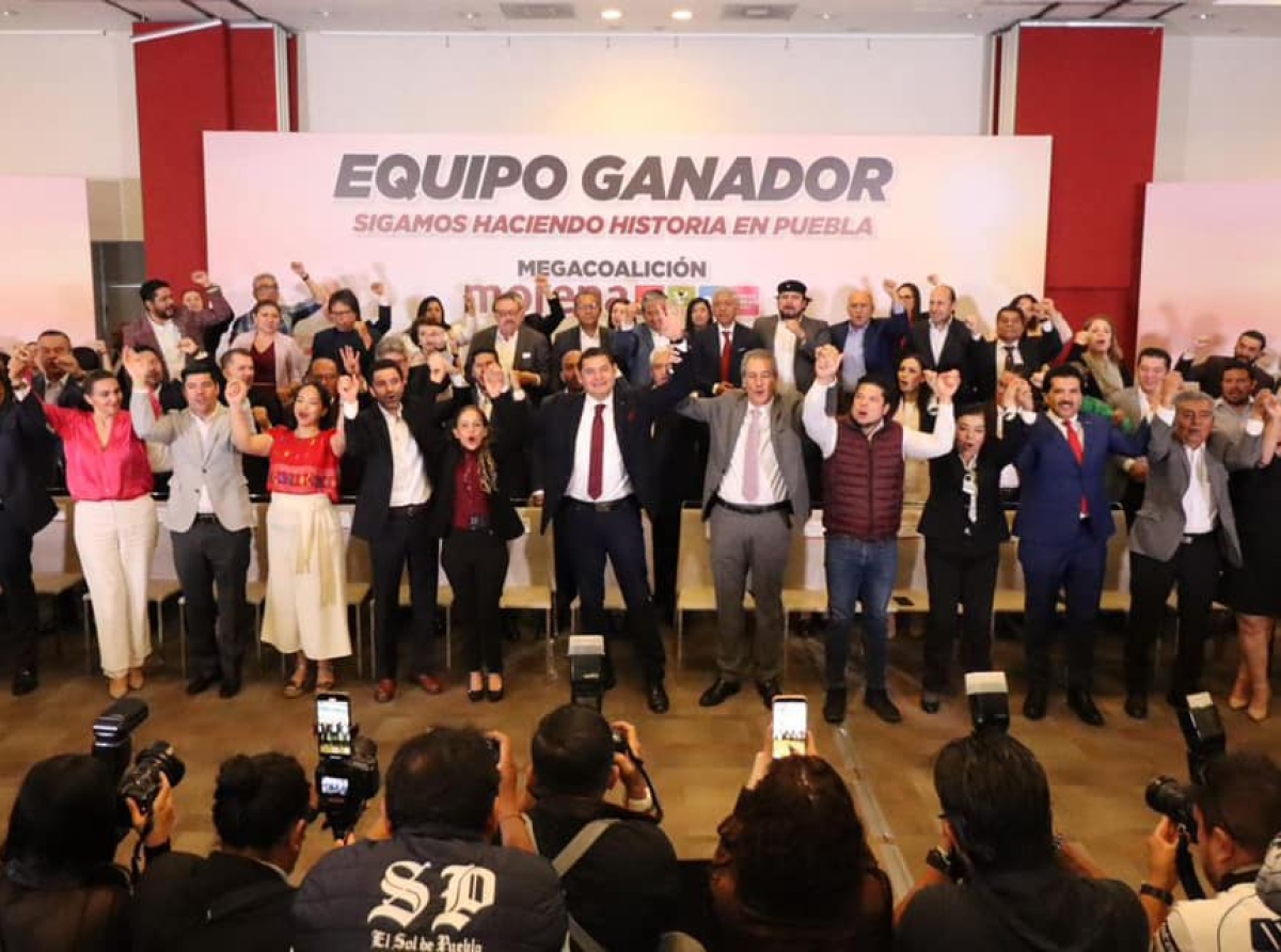 Alejandro Armenta presenta su equipo de campaña para la gubernatura de Puebla
