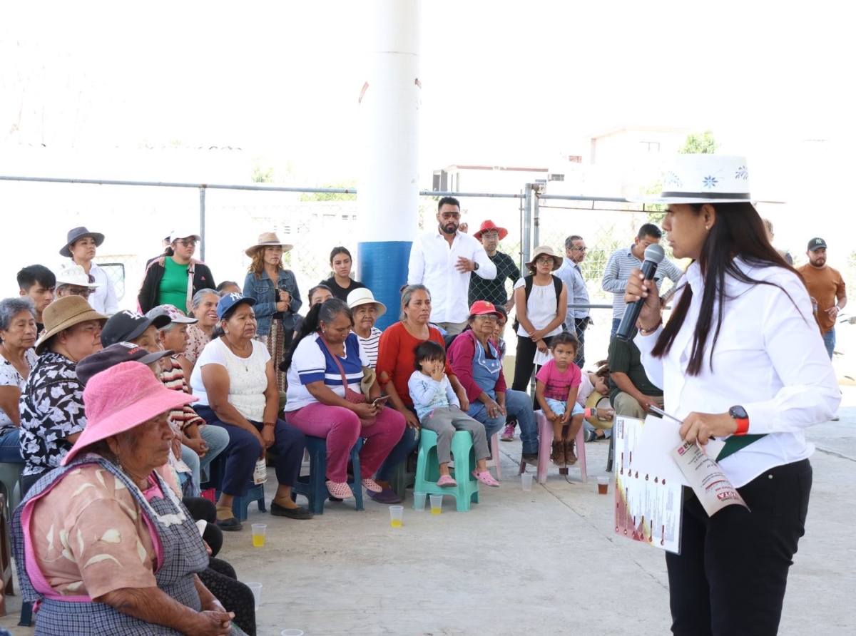 Vecinos de Nexatengo respaldan a Ariada Ayala para continuar mejorando Atlixco