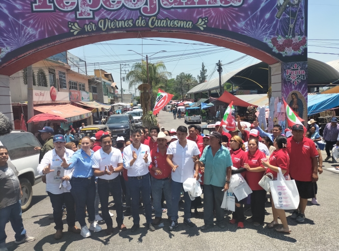 Candidatos por la colación PRI, PAN Y PRD recorrieron el mercado municipal de Tepeojuma, escuchando a la ciudadanía 