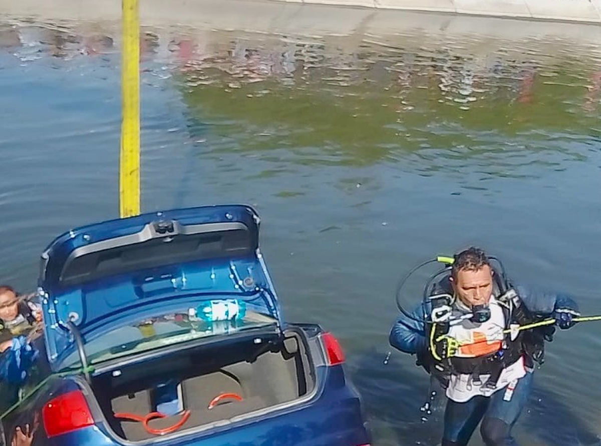 Mueren cinco personas por la caída de un auto al canal de Valsequillo