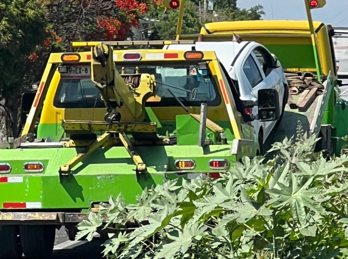 Accidente en la Carretera Izúcar-Atlixco Deja Solo Daños Materiales