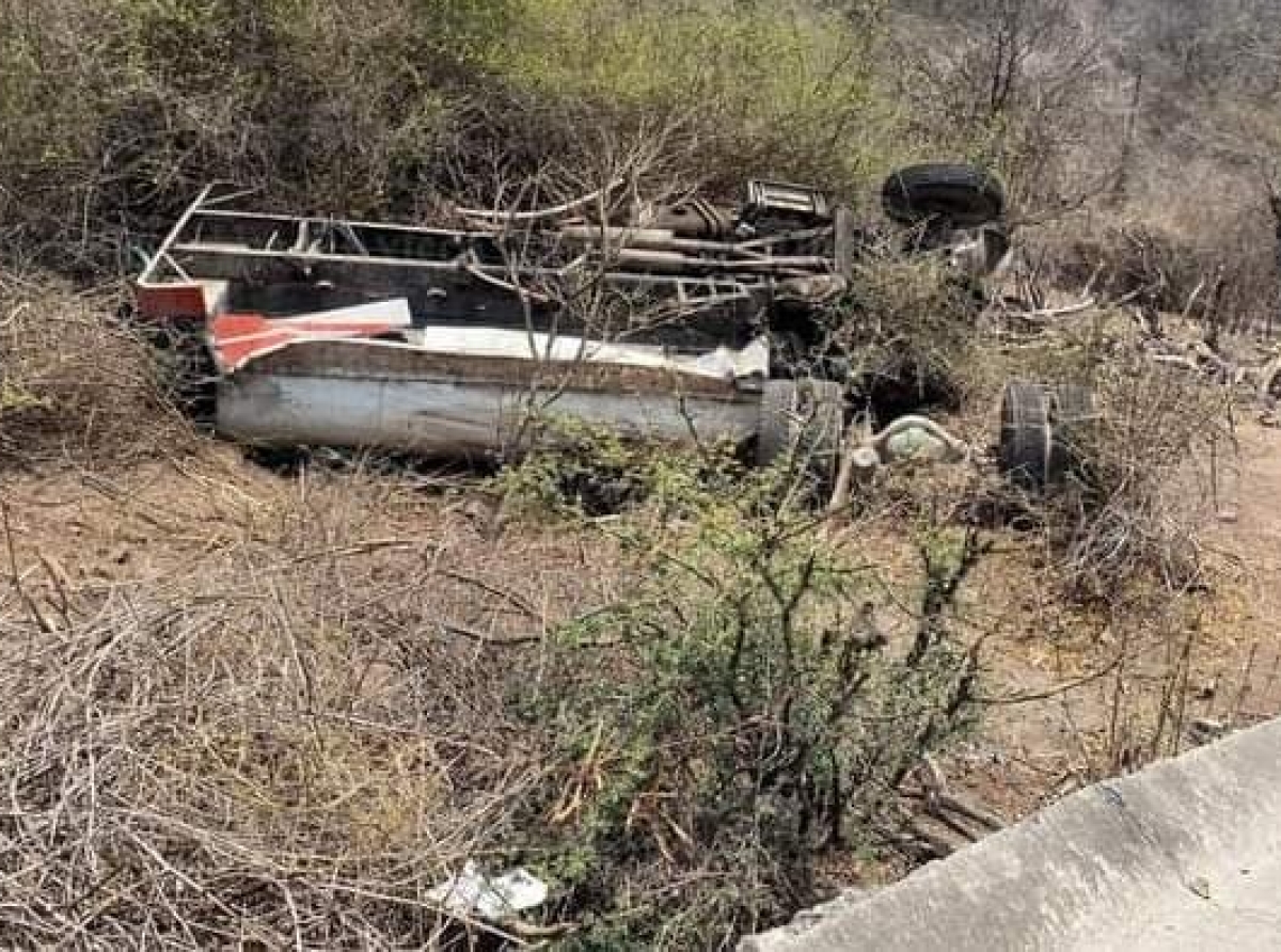 Trágico Accidente en Izúcar de Matamoros: Muere Conductor Prensado al Volcar Pipa de Agua