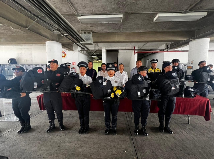 Entrega de uniformes a elementos de Seguridad Pública en Atlixco