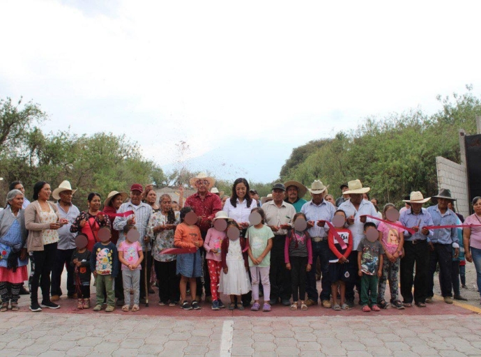 Ariadna Ayala se Reintegra a sus Actividades de Presidenta Municipal Inaugurando Obras con Sentido Social