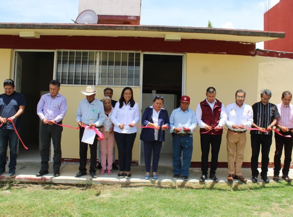 Ariadna Ayala entrega rehabilitación de espacios educativos en diversas instituciones