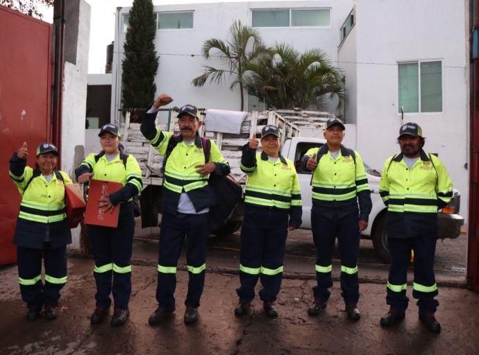 Tercera ocasión que Ariadna Ayala entrega uniformes a servicios públicos de Atlixco