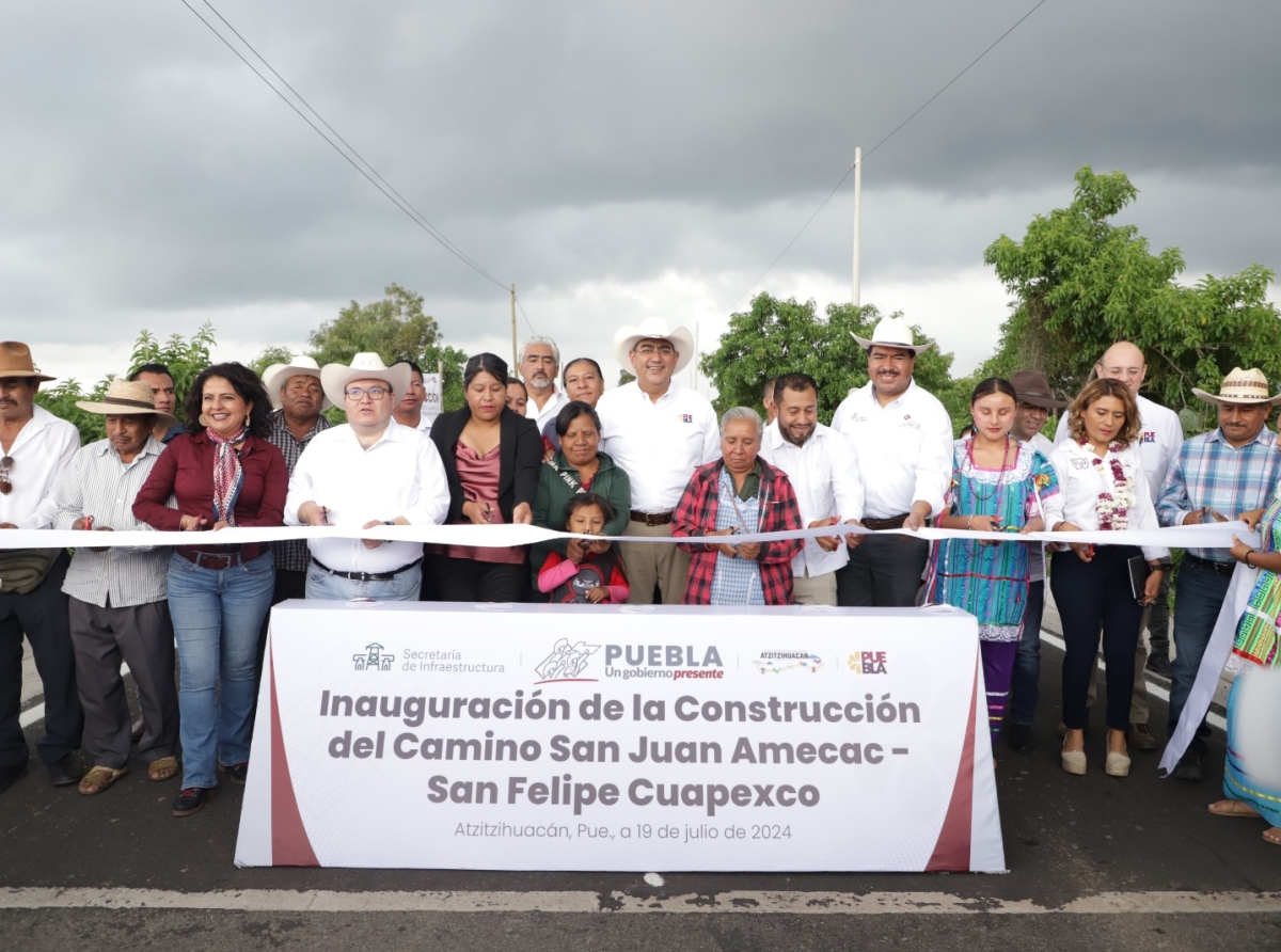 Inaugura Sergio Salomón y Reyes Domínguez construcción del Camino San Juan Amecac-San Felipe Cuapexco