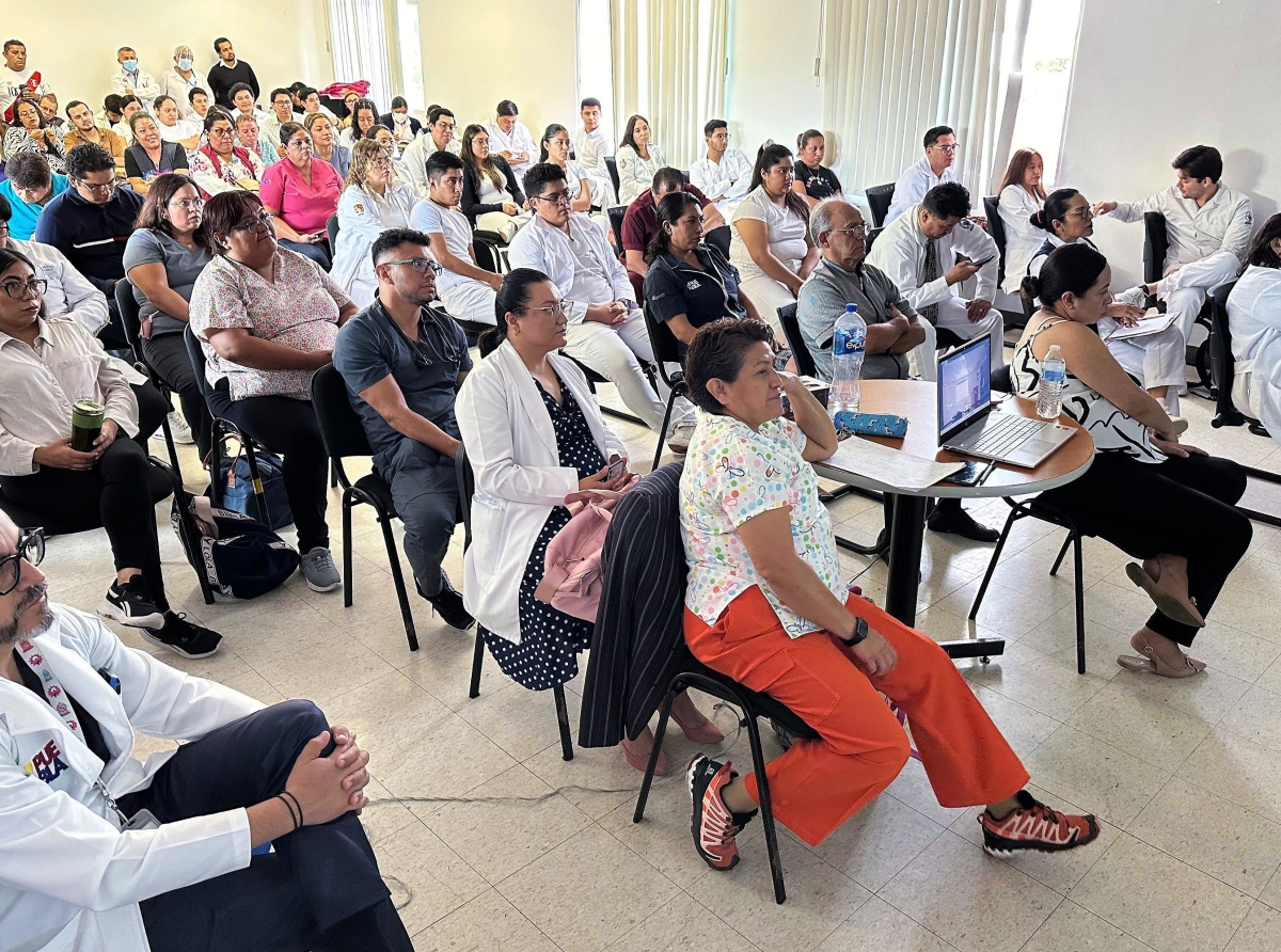 Capacita Salud a personal médico en Izúcar para contener dengue