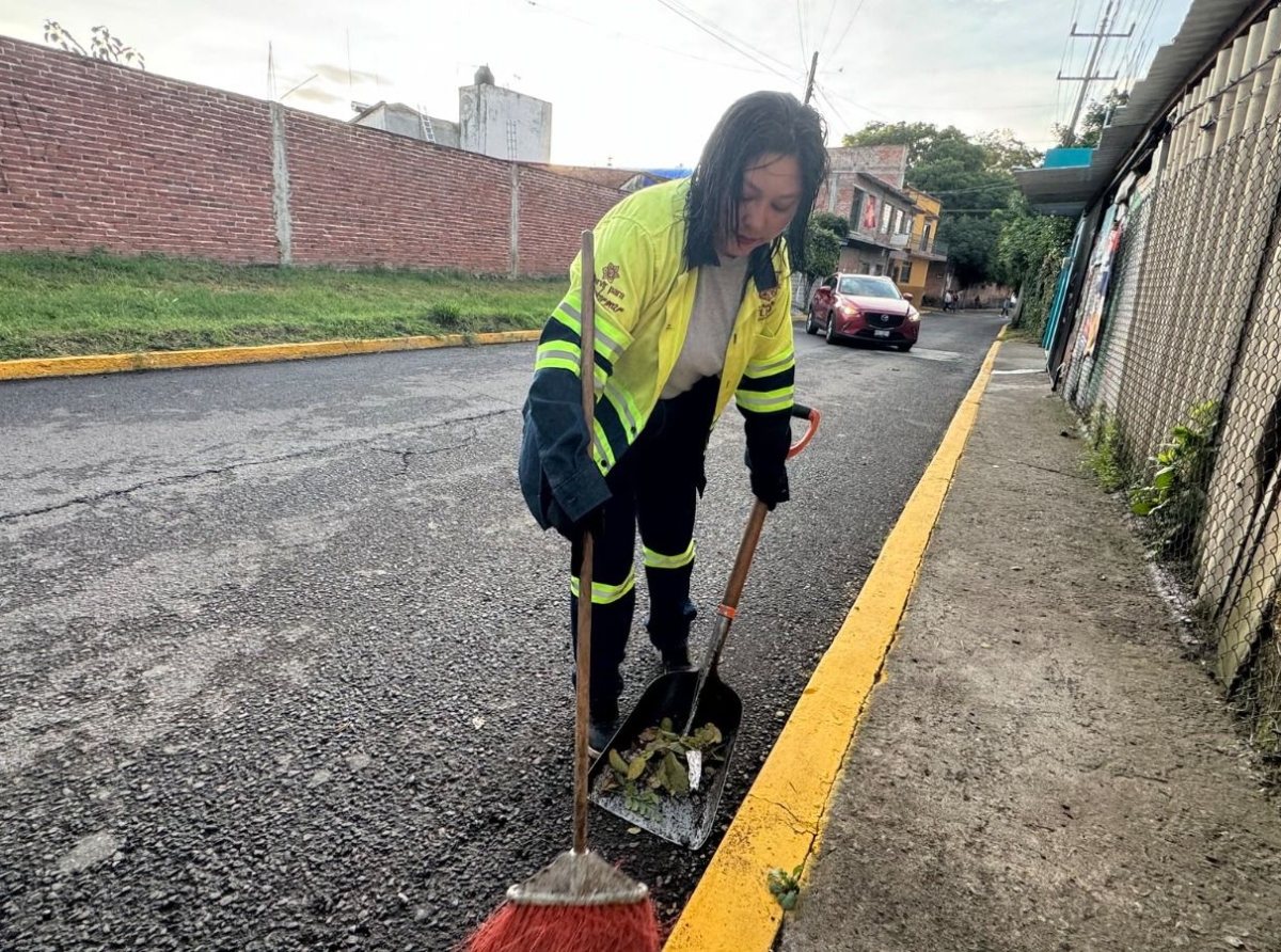 Atlixco refuerza su compromiso con la limpieza: Jornada de saneamiento en Santa Rosa Chapulapa