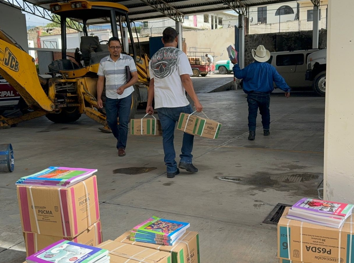 Entrega de Libros de Texto Gratuitos en Tochimilco para el Ciclo Escolar 2024-2025