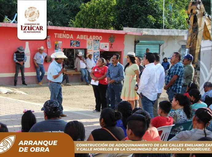 Irene Olea continúa con el adoquinamiento de calles en Izúcar de Matamoros