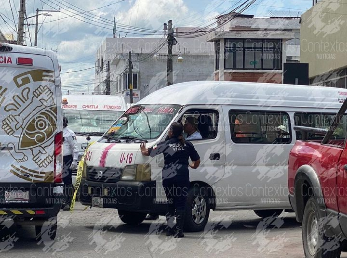 Hombre de la tercera edad es arrollado por transporte público en Izúcar de Matamoros