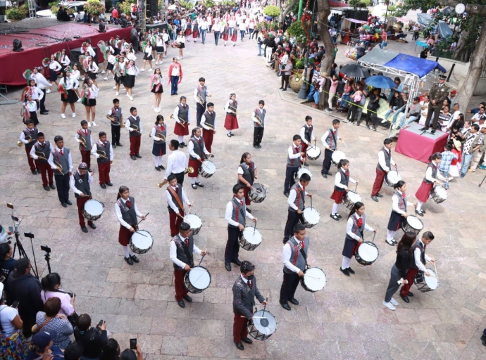 Desfile cívico militar en Atlixco reúne a más de 4 mil personas