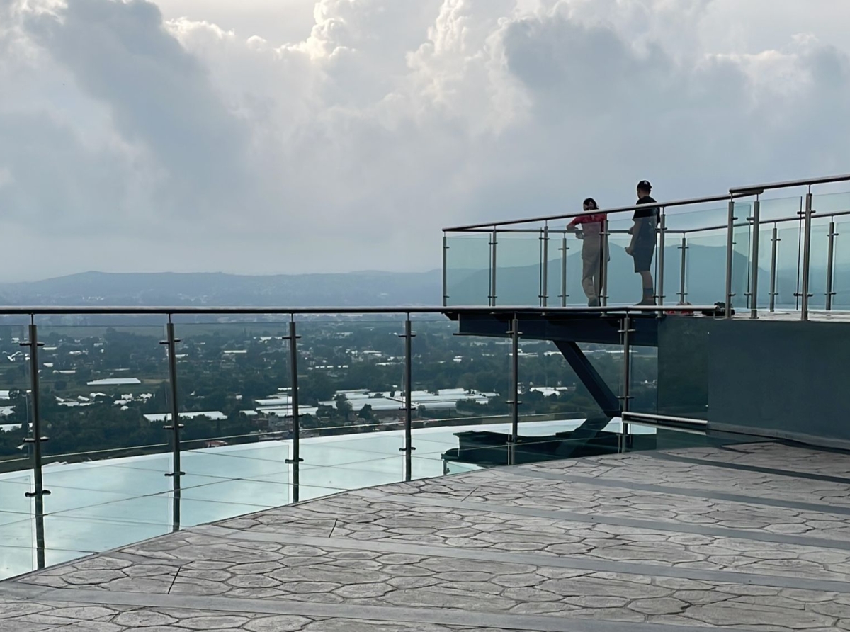 El mirador de cristal de Atlixco sigue en buen estado tras más de un año de su apertura