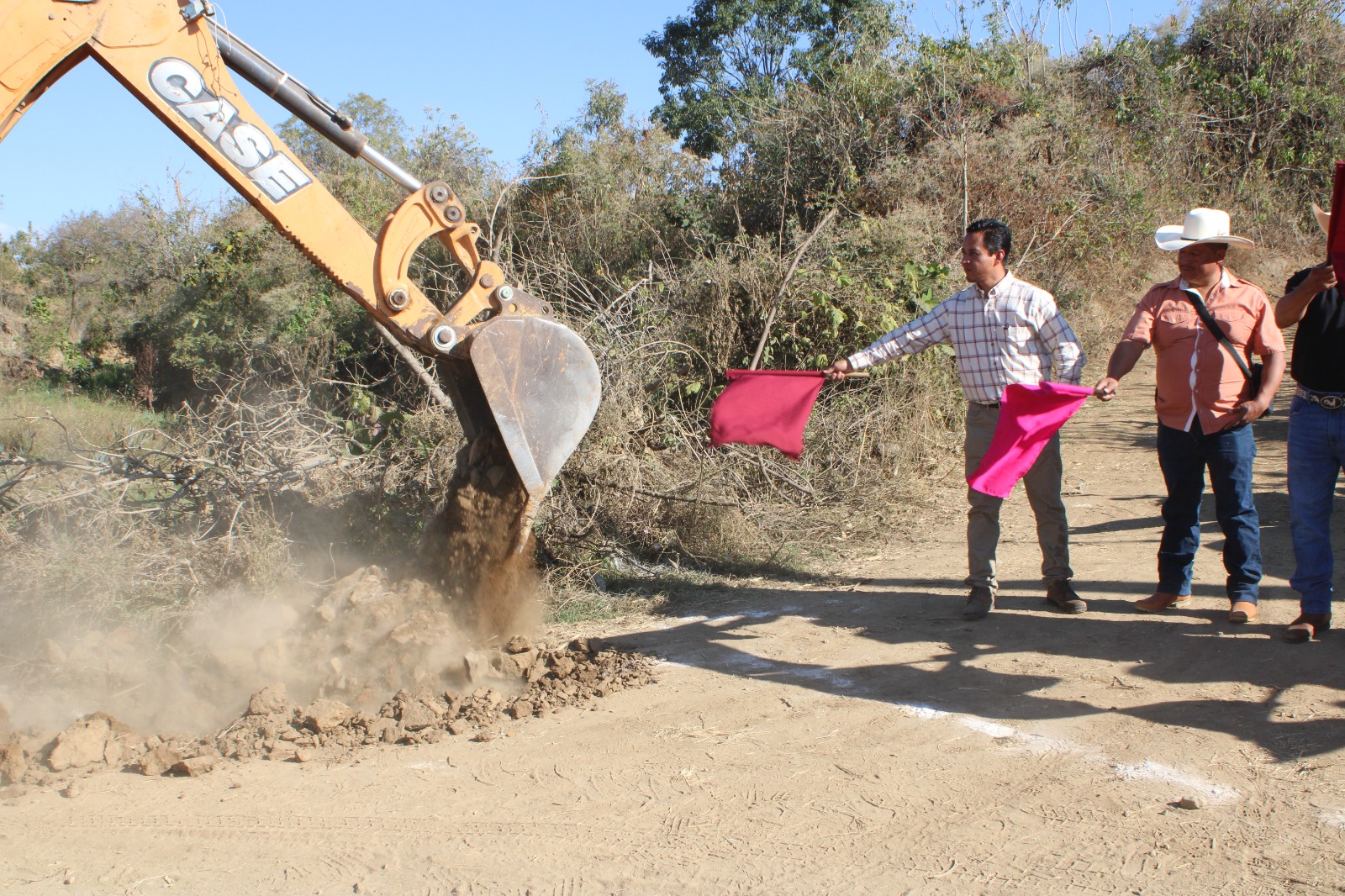 Atzitzihuacán gestiona recursos para construir nuevas carreteras