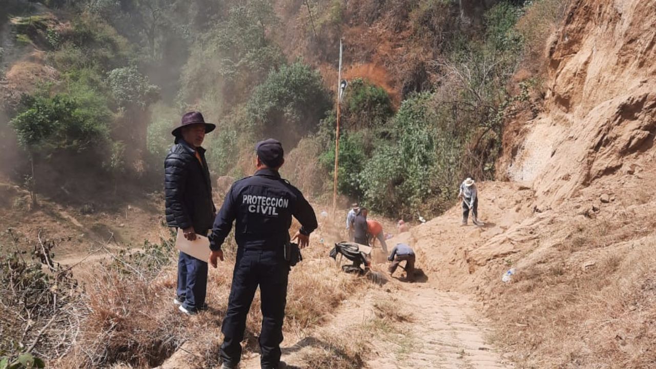 Desgajamiento en barranca de la Magdalena Yancuitlalpan deja inhabilitado una vereda